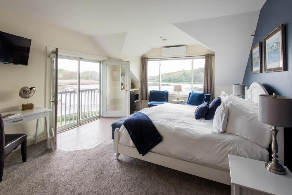 Portside Premium King Waterview interior